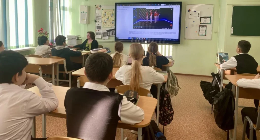 Разговоры о важном. «День воссоединения Крыма и Севастополяс Россией. 100-летие Артека».