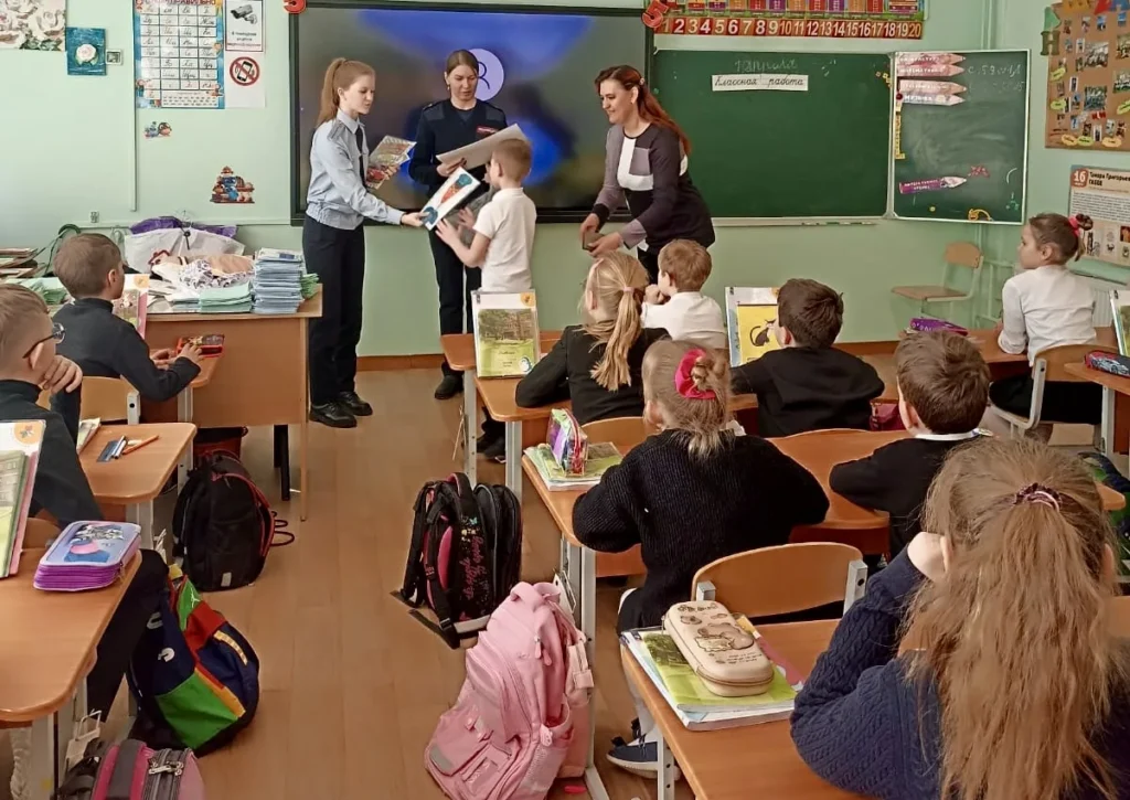 Награждение победителей конкурса «Сотрудник ПДН (подразделения по делам несовершеннолетних) глазами детей»