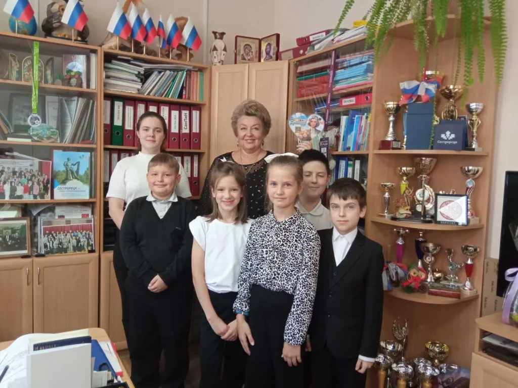 Наставничество в школе. Творческий проект «С Днем Учителя!»