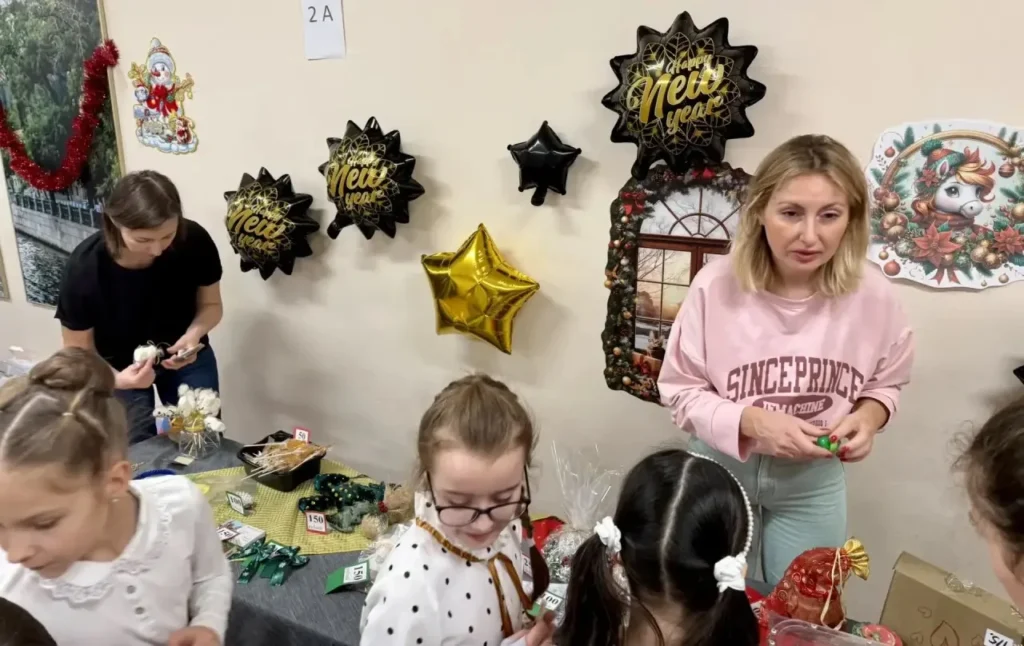 Традиционная новогодняя благотворительная ярмарка «Новогодние чудеса»!